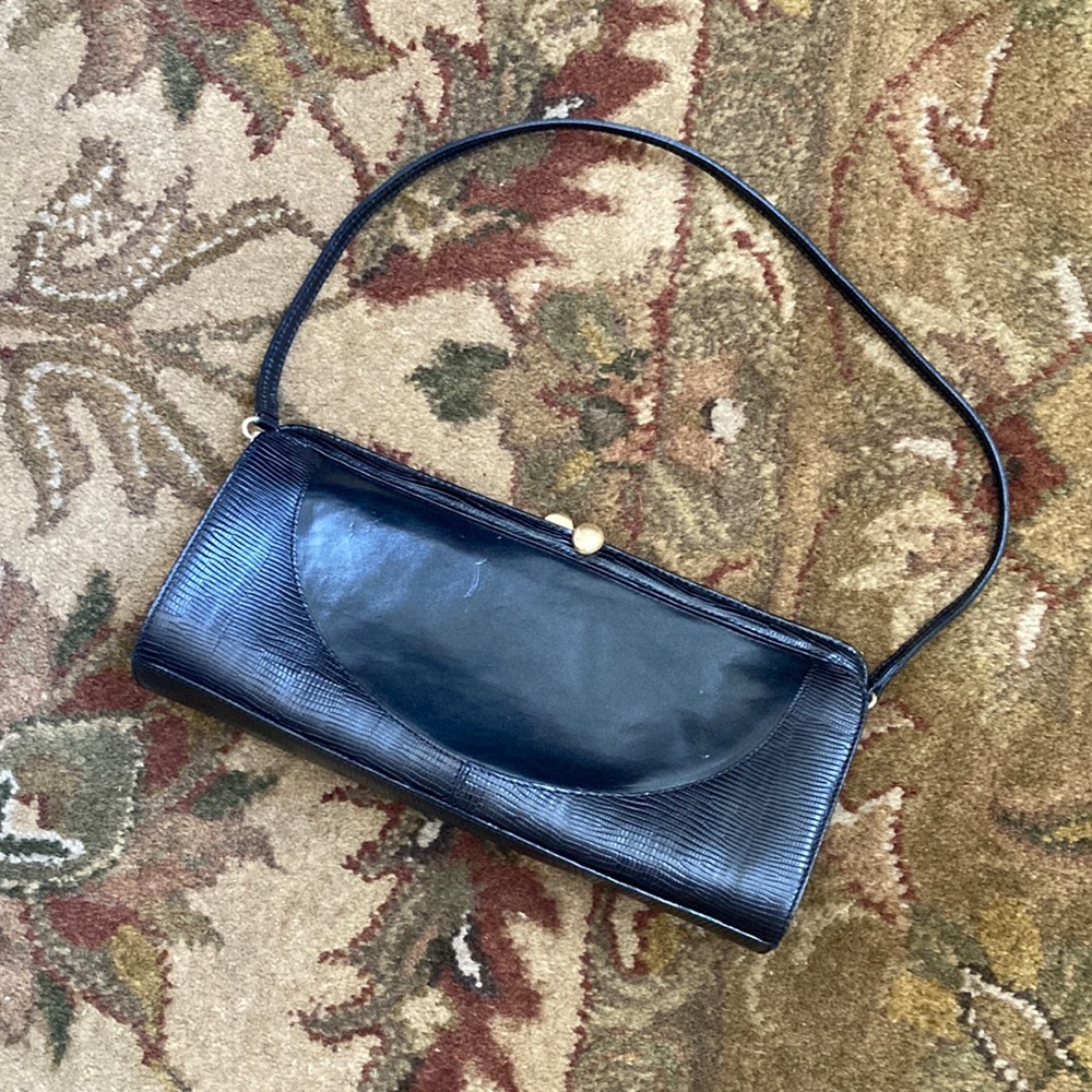 VINTAGE/GENUINE BRAHMÍN LEATHER BLACK HAND BAG.